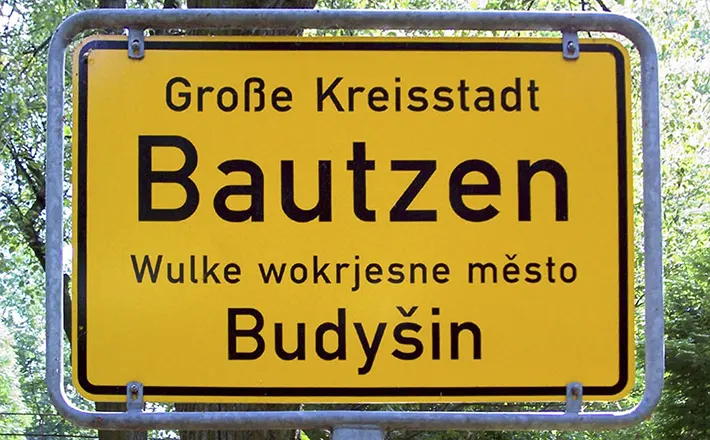 Német-felsőszorb településjelző tábla, Bautzen, Szászország